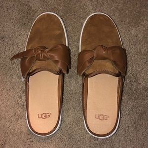 BRAND NEW! Never worn before ugg slip on flats!!
